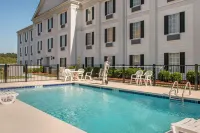 Quality Inn Pooler - Savannah I-95 - piscina