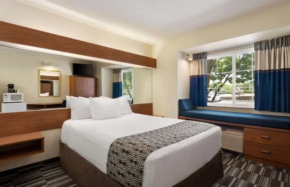 因弗格羅夫高地-明尼温德姆麥客達套房酒店