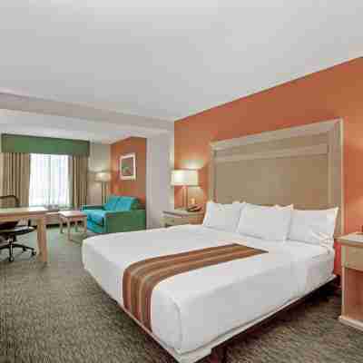 La Quinta Inn & Suites by Wyndham Grand Forks Rooms