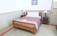 Ndalem Suratin Guesthouse Jetis 호텔