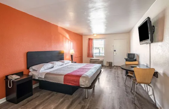 弗吉尼亞朴茨茅斯 6 號汽車旅館