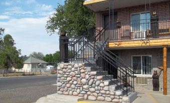 Budget Host Elk Antler Inn