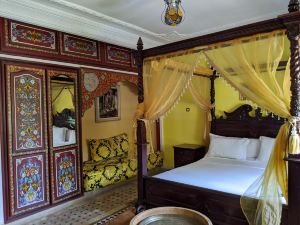 Superb room for 5 people with pool in Tangier