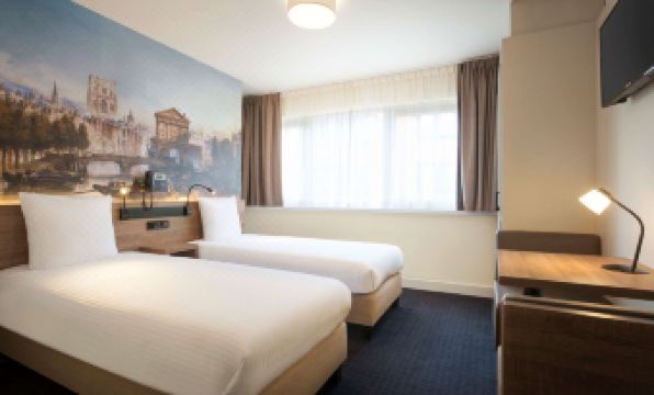 Rotterdam Teleport Hotel