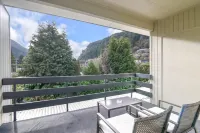 The Flaming Kiwi Backpackers - Mountain view