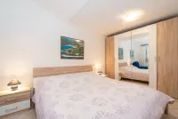Apartments Mandica