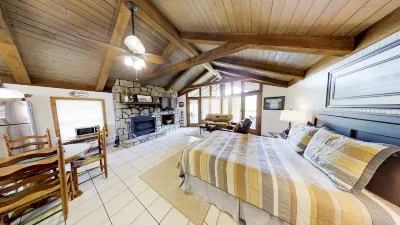 Riverview 1 Bedroom Cabin by RedAwning