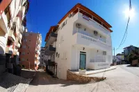 Hotel Vila Alvin & Apartments Hotels in 