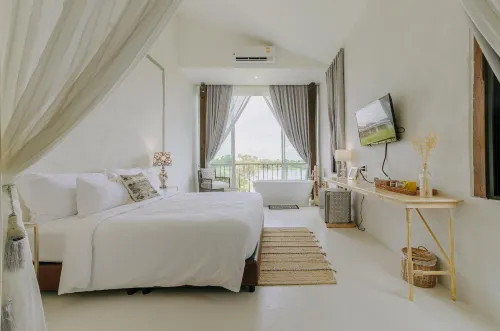 White Wall Riverfront Hotel