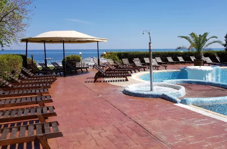 Golden Sands Rentals Отели в г. Голден-Сэндс