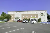 B&B Hotel Bollène Hotels in Suze-la-Rousse