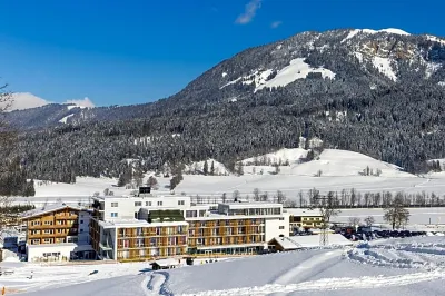 Alpenhotel Kaiserfels Hotel dekat EGGER Holzwerkstoffe