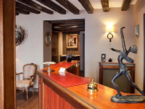 Hôtel la Résidence du Berry Hotels in Versailles