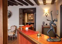 Hôtel la Résidence du Berry Hotels in Buc
