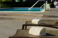 Voco Orange County - Airport by IHG - Pools