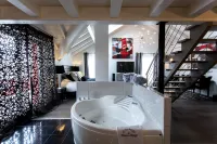 Auberge de Maison Rouge Отели в г. Ренье-Эсери