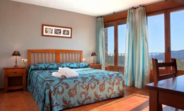 Casas Pirineo Aínsa: Historic Palace & Garden