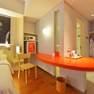 Harris Hotel & Conventions Solo