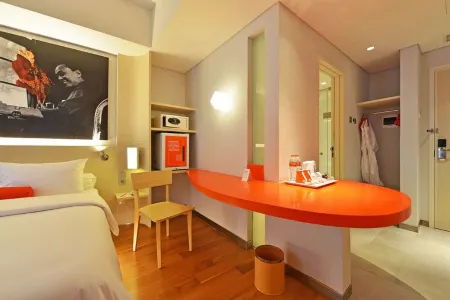 Harris Hotel & Conventions Solo Отели рядом с достопримечательностью «Музей Батик Данар Хади»