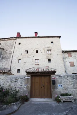 Hotel Rural la Torre de Bisjueces Các khách sạn ở Merindad de Cuesta-Urria