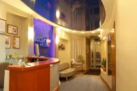 Eighth Sky Mini Hotel 酒店