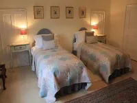 Church Farmhouse B & B Hotel dekat Little Waitrose At Shell Barton Mills