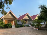 Garden Riverside Amphawa Hotels near Wat Bang Kung