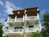 Oasis Hotel Hôtels à : Perama