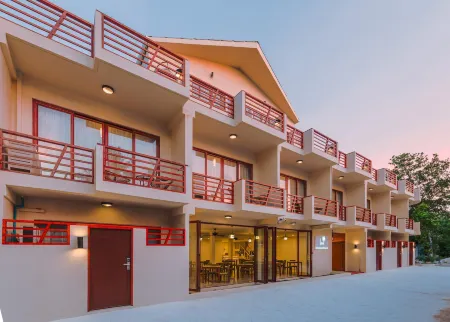 White Sand Dhigurah Отели в г. Дхиддуфинолу