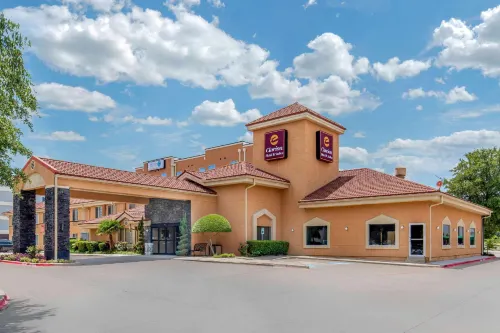 Clarion Inn & Suites DFW North