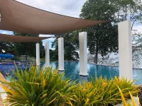 Costa Azalea Crusoe Cabins - Beach