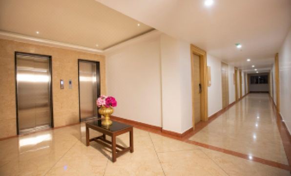 Lee-Benz ARK HOTEL - Housity