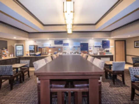 Holiday Inn Express & Suites YANKTON by IHG Hotels in Yankton