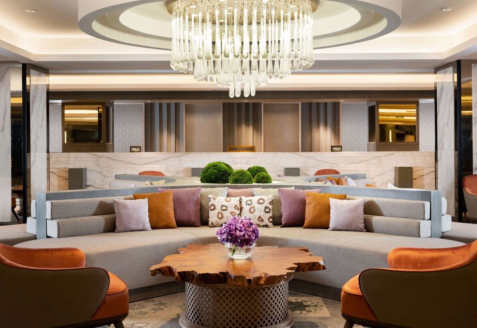 더블트리 바이 힐튼 수라바야