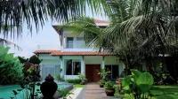 由Simply Homy提供的具有私人游泳池的普蘭巴南Jogja別墅