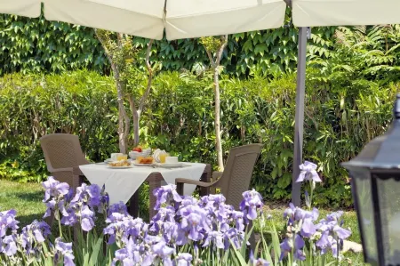 Hotel Tre Archi Отели рядом с достопримечательностью «Palazzo Pisani Moretta»