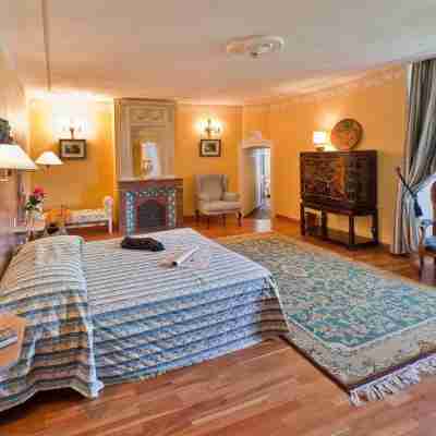 Chateau De Picomtal Rooms