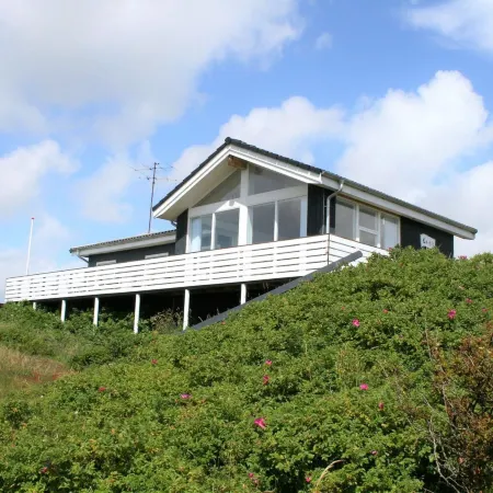 "Ute" - 200m from the Sea