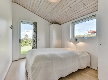 "Sylvelin" - 400m to the Fjord Отели в г. Roslev