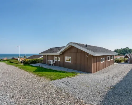 "Ebbeline" - 150m from the Sea Hotels in Bjert