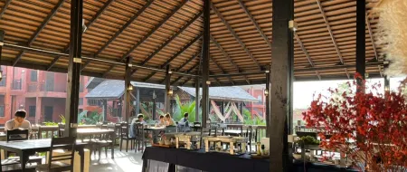 Rainforest Huahin Village Hotel Отели рядом с достопримечательностью «Хуа Хин Сафари и Приключительный парк»