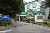Microtel by Wyndham Baguio - parking