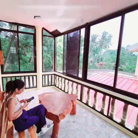 La-Familia Guest House
