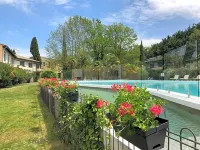 Logis Hotel Restaurant Spa les Oliviers - Pools