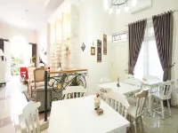 Just 11 Boutique Syariah Mitra RedDoorz Near Ugm Yogyakarta Hotels in Ngaglik