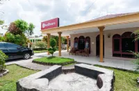 RedDoorz @ Samuel Homestay Pematangsiantar Hotels in Pondok Sayur