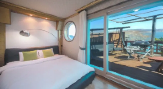 The South Sea, Spa Hill Pension