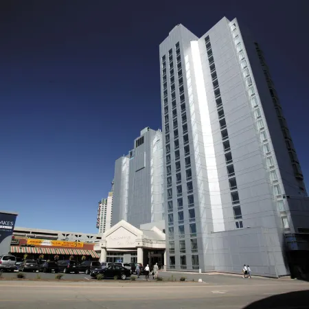 The Oakes Hotel Overlooking the Falls
