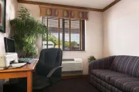 Super 8 by Wyndham Peoria