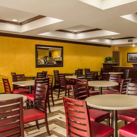 Quality Suites NYC Gateway Отели в г. Норт-Берген
